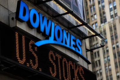 Dow Dips from Record as Nike and Amgen Weigh on Blue Chips