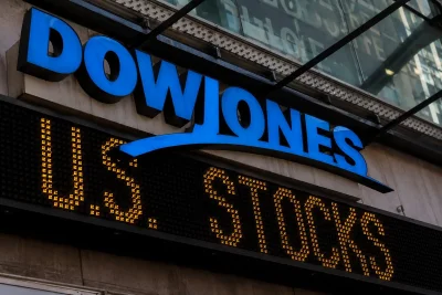 Dow Edges Higher as AI Optimism Offsets Inflation Jitters