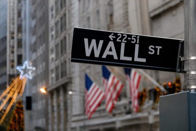 Dow Edges Up as Tech Drags S&P 500 and Nasdaq Lower