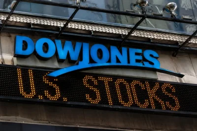 Dow Falls 338 Points as Oil Surge and Tech Slump End Rally