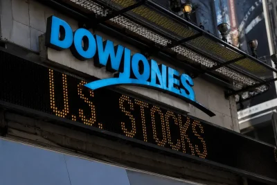 Dow Hits New Peak as Oil Slide Eases Inflation Fears, Fed Meeting Looms