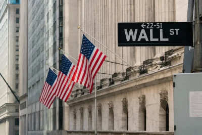 Dow Hits New Record, but Chip Stocks Slide as Market Awaits Fed Minutes