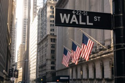 Dow Jones Sets Record High as Nasdaq Slides on Chip Weakness Ahead of Fed Minutes