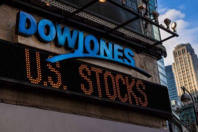 Dow Jones Slips Below 50,000 as Chip Stocks Drag, Focus Shifts to Jobs Data