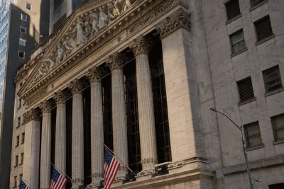 Dow Lags S&P 500 as Cisco's Slide Exposes Price-Weighted Quirk
