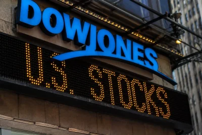Dow Rises on Oil Drop; Tech Weakness Weighs on Nasdaq