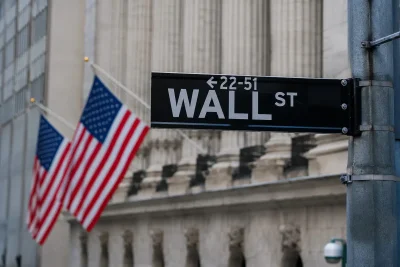 Dow Tops 54,000 as AI Boom Broadens to Industrial Sector