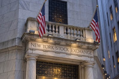 Dow Tumbles 631 Points as Warsh Signals More Hikes Ahead