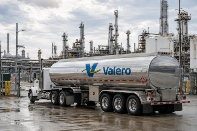 Early Gasoline Rule Shift Threatens Refiners' Premiums