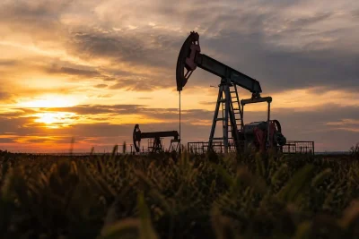 Energy Stocks Hold Steady as Oil Prices Slide on Hormuz Reopening Hopes