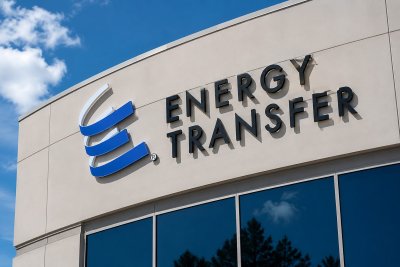 Energy Transfer Units Dip 1.24% Despite Record Volumes and Raised 2026 Outlook