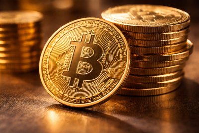 Fed Rate Cut Bets Dim as Warsh Nomination Clouds Outlook, Crypto Slips