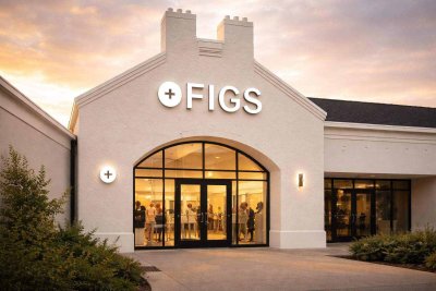 FIGS Holds Gains After 24% Surge, Eyes Tariffs and 2026 Outlook