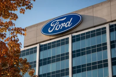 Ford Shares Slip as Canadian Labor Talks Loom