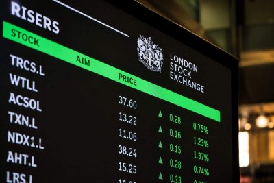 FTSE 100 Drops as UK Bond Yields Spike Amid Political Turmoil