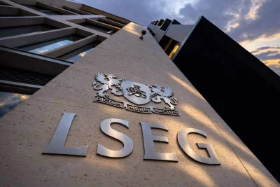 FTSE 100 Edges Lower as AstraZeneca, HSBC Drag; Energy Stocks Rally