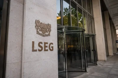 FTSE 100 Posts Consecutive Monthly Gains, June Awaits Data and Ceasefire Outcome