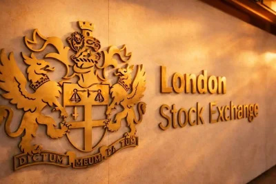 FTSE 100 Retreats on Oil Spike, Rate Cut Hopes Dim