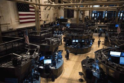 Futures Mixed as Brent Tops $90, Fueling Inflation Concerns