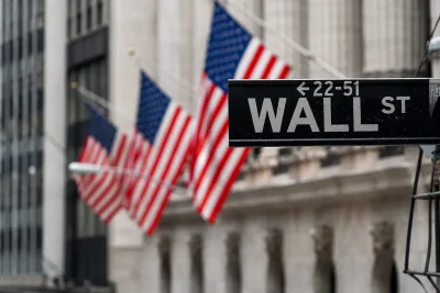 Futures Mixed as Oil Surge Tests Wall Street Records, AI Stocks Rally