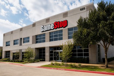 GameStop Prepares Bid for eBay, Testing Cohen's $100B Goal