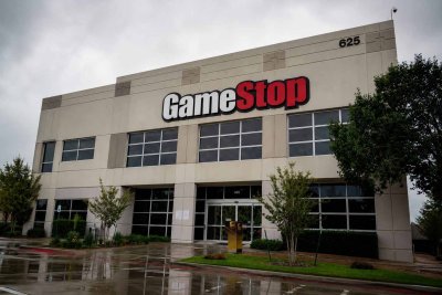 GameStop Stock Rises as EBITDA Forecast Nears Cash Pile Value