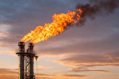 Global LNG Squeeze Widens Price Gap, U.S. Exports Surge