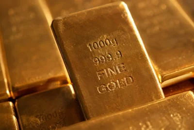 Gold Holds Near $4,344 as Ceasefire Hopes Offset Fed Rate Worries
