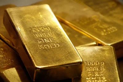 Gold Hovers Near JPMorgan's Q3 Target as Rate Hike Bets Steady