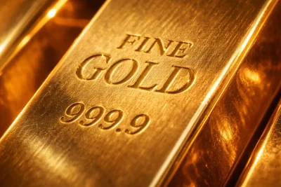 Gold Nears Record High on Geopolitical Tensions, Oil Surge