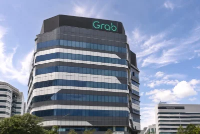 Grab Shares Dip on Superbank Consolidation, Year-to-Date Losses Widen