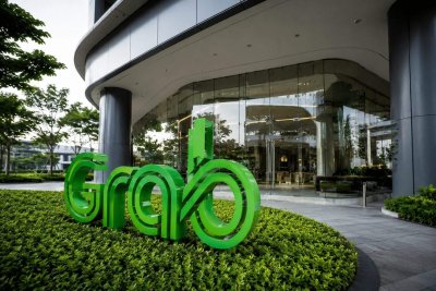 Grab Shares Rise Ahead of Indonesia Commission Cut; Buyback Supports