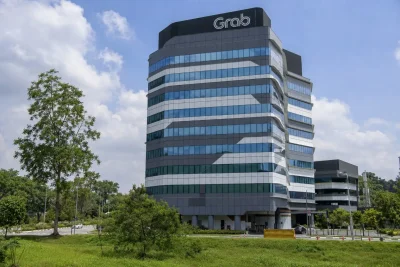 Grab Stock Slips on Indonesian Bank Stake Concerns