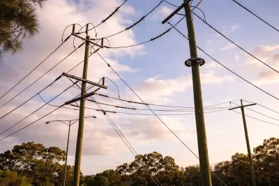 Grid Emergency Tests AI Trading as Equipment Stocks Slide