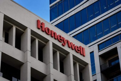 Honeywell Rallies on Quantinuum IPO Buzz and Aerospace Spin-Off Plans