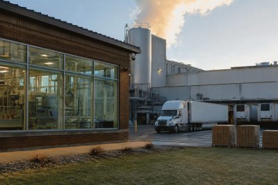 Hormel Shares Plummet 10% on Weak Sales Outlook and Retail Volume Decline