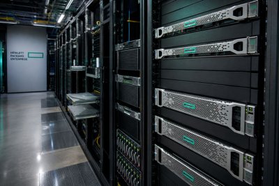 HPE Shares Flat After Record Quarter as AI Margins Face Squeeze