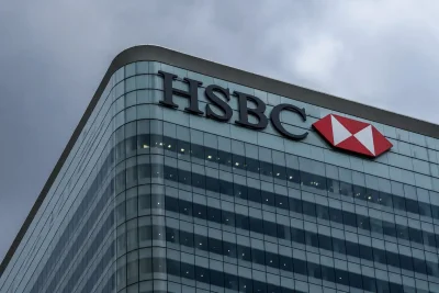 HSBC Nears 27-Year High After $3B Debt Call Surpasses Dividend