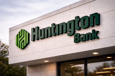 Huntington Bancshares Shares Rebound on 2027 EPS Outlook and Merger Synergy Details