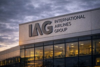 IAG Shares Dip Amid Middle East Flight Disruptions and Insider Sales