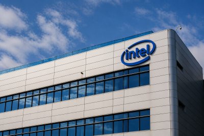 Intel Expands 18A Chip Reach to Mainstream Laptops Amid Analyst Target Hikes