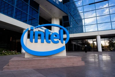 Intel Plunges as Chip Rout Erases $1.3 Trillion in Market Value