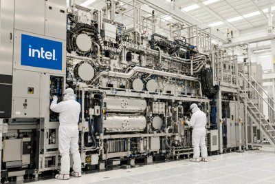 Intel's High-NA Milestone: 1M Wafers, But Revenue Gap Looms
