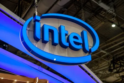 Intel Shares Rally on Foundry Hopes, Apple Speculation