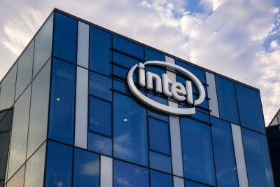 Intel Shares Surge on Preliminary Apple Chip Manufacturing Deal