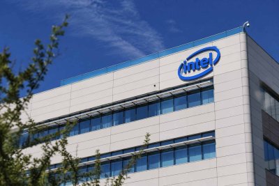 Intel Soars 6.4% on Options Bets for Record $63B Post-Earnings Swing