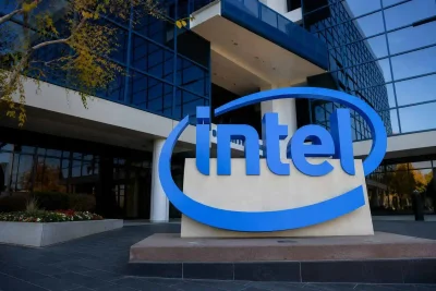 Intel Stock Holds Foundry Premium Despite AI Chip Selloff