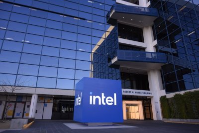 Intel Stock Slides as $20B Share Sale Trades Below Offer Price