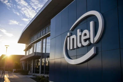 Intel Stock Tumbles 7.9% as AI Gains Collide with $20B Capex Plan