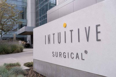 Intuitive Surgical Drops to 52-Week Low on Recall and Competition Fears